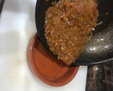 Foto del paso 4 de la receta: Sopa de cocido y timbal de filete de cerdo con cebolla caramelizada y pimientos asados