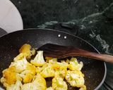 A picture of step 2 of Gobhi aloo curry.