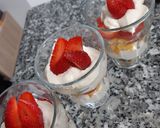 Foto del paso 1 de la receta: Copa de yogurt con frutas y granola 🍓🥭