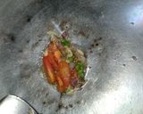 Foto langkah ke 5 dari resep Mie Goreng Baso Pedas.