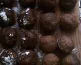 A picture of step 3 of Lean mince /meat balls.
