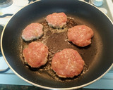 Foto del paso 4 de la receta: Hamburguesas de pollo con salsa de tomate y pimientos