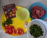 Foto langkah ke 1 dari resep Masak Pedas Daging Buncis.