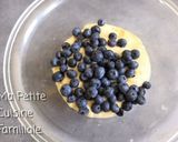Une image de l'étape 2 de Muffins moelleux aux myrtilles.
