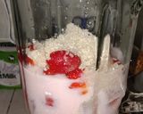 Foto langkah ke 2 dari resep Strawberry Smoothies Mudah Ala Cafe.