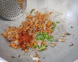 A picture of step 2 of Semolina upma.