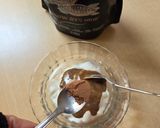 Foto del paso 1 de la receta: Dip de yogur casero con crema de avellanas y cacao 🍓 para dipear con fruta de estación 🍓