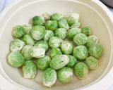 Foto langkah ke 1 dari resep Brussel Sprouts.