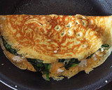 Foto del paso 4 de la receta: Omelette de espinacas y queso de cabra