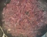 Foto del paso 1 de la receta: Omelette Cebolla Morada, Salame y Cebollín