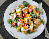 Foto del paso 5 de la receta: Ensalada con nuggets de pollo y salsa gorgonzola