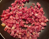 Foto del paso 3 de la receta: Longaniza fresca con cebolla, jamón y guisantes