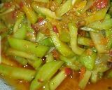 Foto langkah ke 2 dari resep Tumis labu siam pedas.
