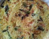 Foto del paso 6 de la receta: Tortilla de patatas con cebolla y pimientos verdes