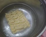 Foto langkah ke 1 dari resep Omelet mie.
