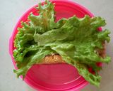Foto langkah ke 2 dari resep Hotdog simple ala lucy's.