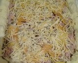 Foto del paso 4 de la receta: Pizza de pollo y jamón york con los bordes relleno de queso cheddar