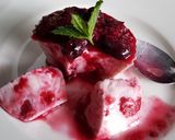 Une image de l'étape 6 de Panna cotta au lait d'amande et coulis de fruits rouges.