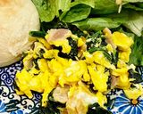 A picture of step 3 of Scrambled eggs with bacon and spinach.