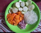 Foto langkah ke 1 dari resep Sup Bihun Oyong.