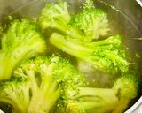 A picture of step 1 of Broccoli Salad with Tuna, Arugula and lentils.