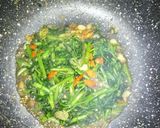 Foto langkah ke 7 dari resep Tumis Kangkung saus tiram aji saestu.