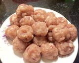 Hình bước làm 2 của món Thịt viên rim mặn ngọt