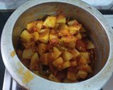 आलू सब्जी और पुड़ी (aloo sabzi aur poori recipe in Hindi) रेसिपी चरण 2 फोटो