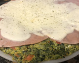 Foto del paso 2 de la receta: Tortilla de guisantes (arvejas) con jamón y queso🥕🥬