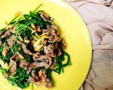 Hình bước làm 5 của món Rau Cải Cúc Xào Thịt Bò