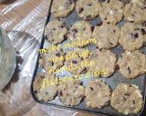 A picture of step 4 of 🍪Chocl-oaty white & cranberry cookies🍪.