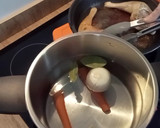 Foto del paso 2 de la receta: Gallina guisada con bechamel receta típica de Galicia