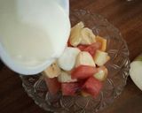 A picture of step 2 of Fruit parfait.