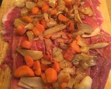 Foto del paso 3 de la receta: Falda de ternera rellena de jamón y pera 
