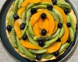 Foto del paso 2 de la receta: Tarta Frutal 🥝🫐🍑