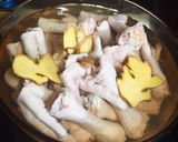 Hình bước làm 2 của món Chân gà ngâm sả quất
