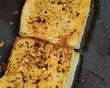 ચીઝી ગાર્લિક બ્રેડ (Cheesy Garlic Bread Recipe In Gujarati) રેસીપી સ્ટેપ2ફોટો