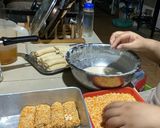 Foto langkah ke 4 dari resep Risol Mayo (Isian Sosis & Tanpa Keju).