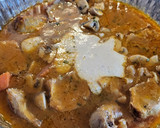 Foto del paso 11 de la receta: Solomillo en salsa con champiñones, puré de patata y compota de pera