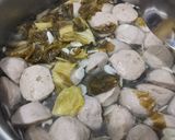Foto langkah ke 2 dari resep Sayur asin baso.
