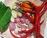 Foto langkah ke 1 dari resep Oseng kerang kijing pedas.