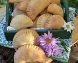 Foto del paso 4 de la receta: Empanaditas de dulce con masa de queso💫