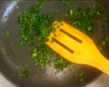 A picture of step 1 of Methi malai matar.