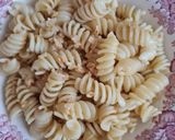 Foto del paso 2 de la receta: Pasta seca al ajo con granada