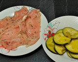Foto del paso 1 de la receta: Pechuga de pollo al ajillo sobre berenjenas