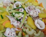 Hình bước làm 3 của món Mực xào rau củ