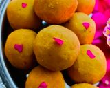 A picture of step 7 of Panjiri Laddu recipe from flour and gram flour.