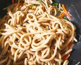 A picture of step 4 of Udon Noodles Veggie Stir-fry.