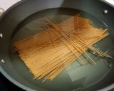 Foto langkah ke 2 dari resep Spaghetti gandum utuh dengan tuna.