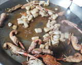 Foto del paso 4 de la receta: Paella de marisco🦐